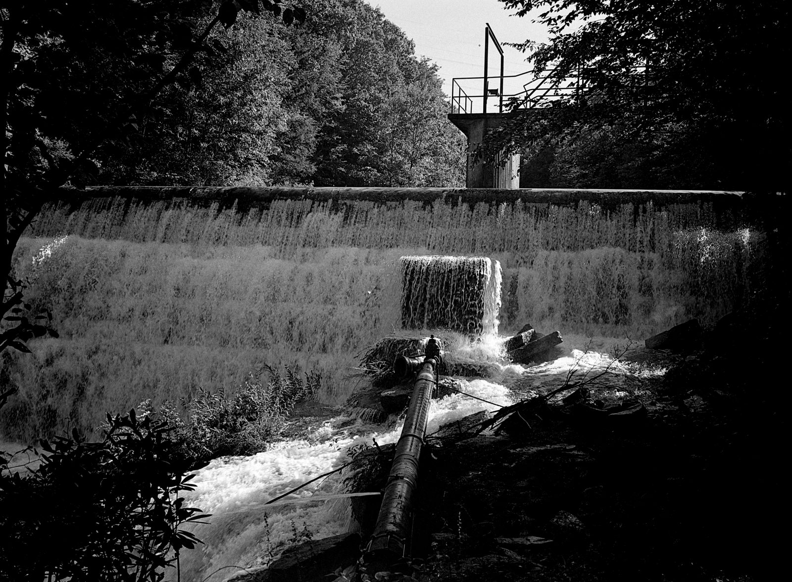 Falls near the dam
